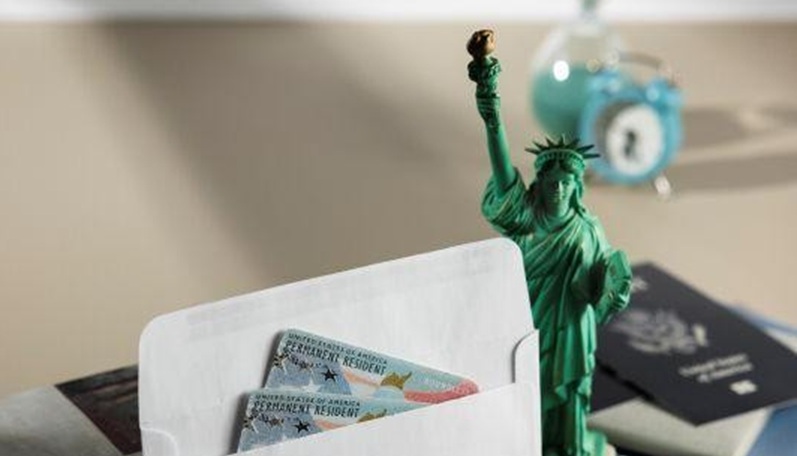 Cẩm nang đi lại cho thường trú nhân Mỹ: Thẻ xanh và giấy tờ cần biết