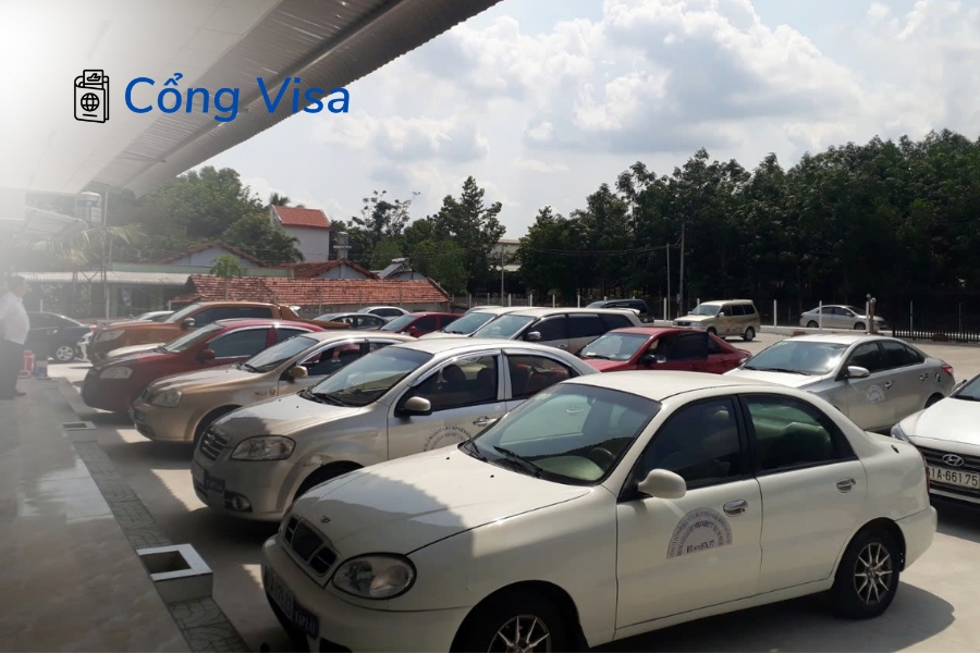 Bài thi lý thuyết tại Mỹ kiểm tra kiến thức luật giao thông và biển báo cho người lái xe
