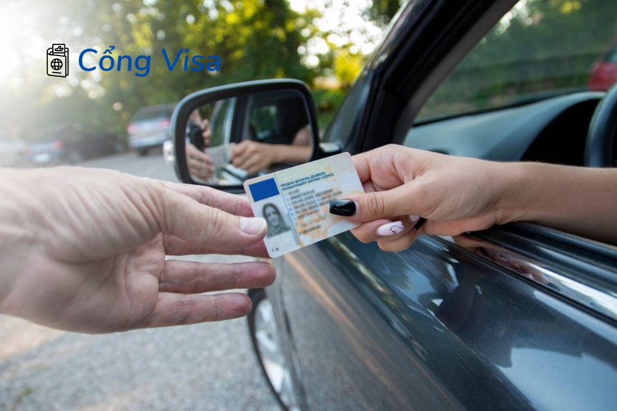 Mua xe cũ từ cá nhân yêu cầu người bán cung cấp giấy tờ hợp pháp để sang tên và đăng ký