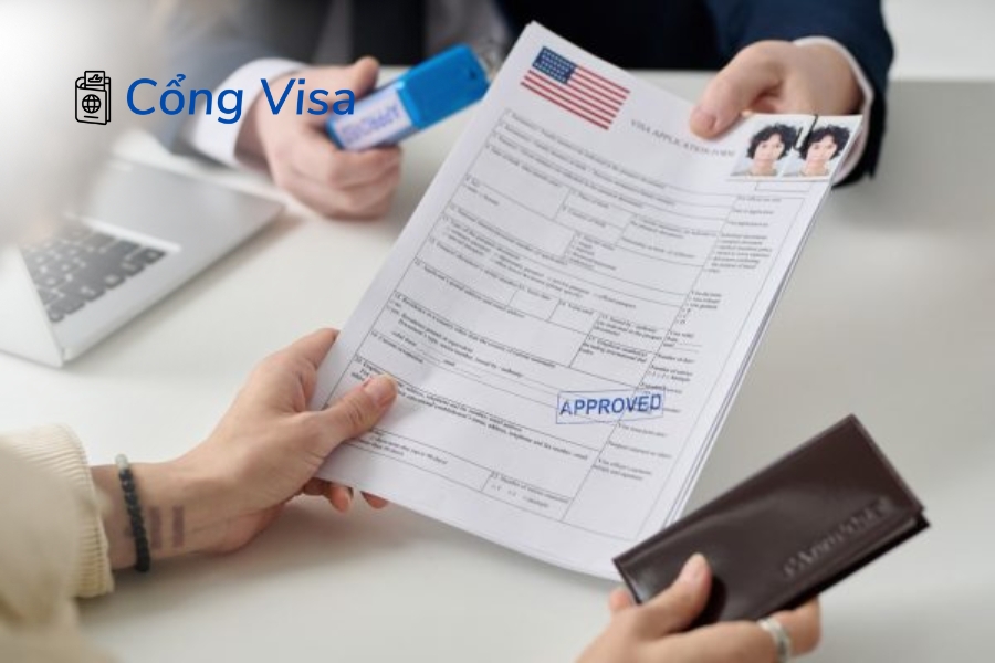 Lệ phí nộp đơn EB-5 I-526/I-526E dao động 11.160–12.160 USD tùy hình thức đầu tư