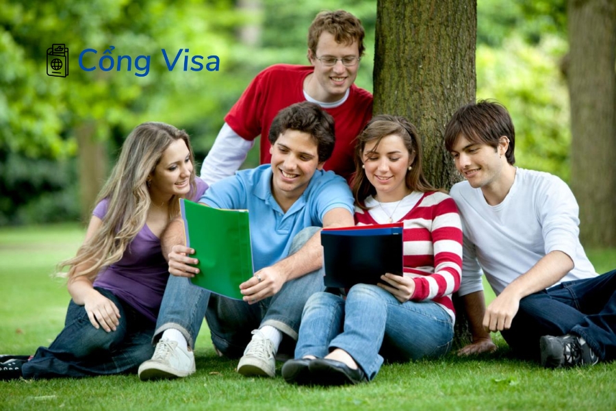 Lợi ích chuyển diện EB3 gồm thẻ xanh vĩnh viễn, giáo dục miễn phí và lộ trình nhập tịch