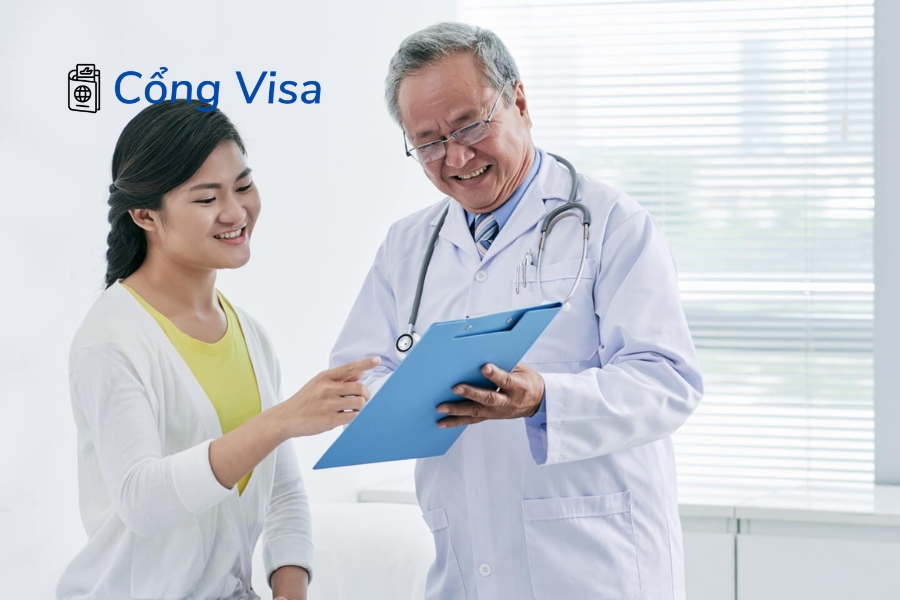 Quy trình khám sức khỏe định cư Mỹ gồm đặt lịch, khám tổng quát, xét nghiệm, tiêm chủng và nhận kết quả niêm phong gửi lãnh sự