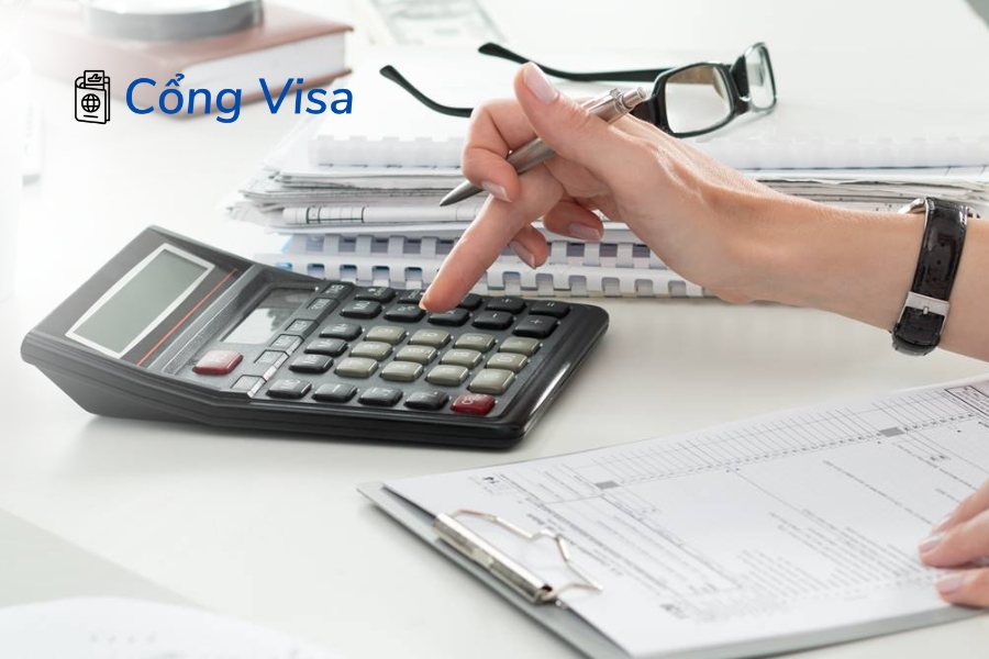 Phí nhà đất Mỹ tính bằng công thức: Nghĩa vụ tài chính = Giá trị định giá × Tỷ lệ suất thu