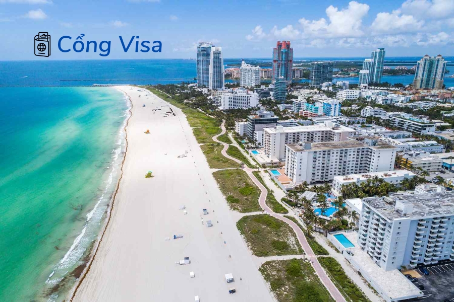 Mỹ trải dài từ Alaska đến Florida với khí hậu đa dạng, giáp Canada, Mexico, Đại Tây Dương và Thái Bình Dương